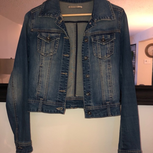 Women’s jean jacket! - Picture 1 of 3